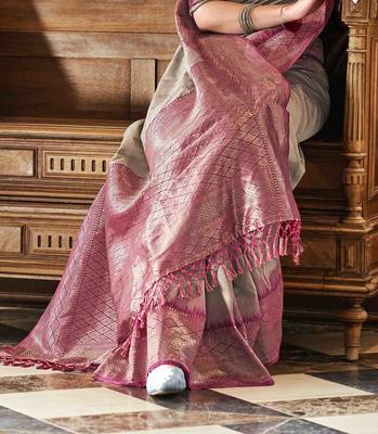 Grey silk blend saree with unstitched blouse piece 3