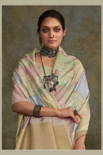 Multi silk blend saree with unstitched blouse piece