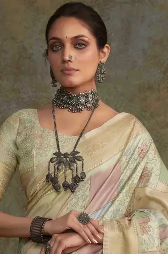 Multi silk blend saree with unstitched blouse piece