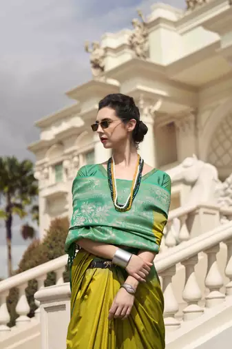 Neon silk blend saree with unstitched blouse piece