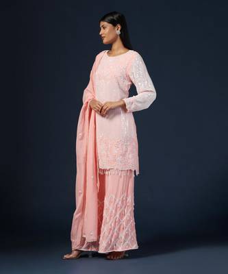 Pink embroidered kurta set with pants & dupatta 2