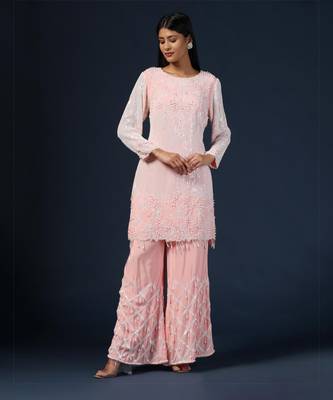 Pink embroidered kurta set with pants & dupatta 4