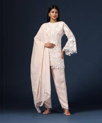 Embroidered pink kurta set 1