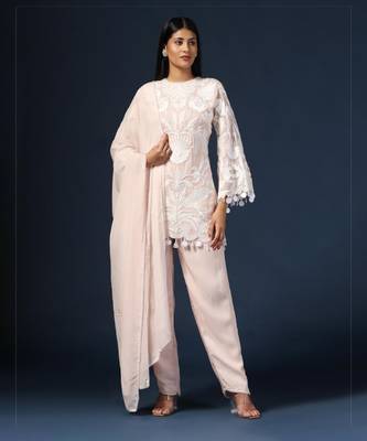 Embroidered pink kurta set 2