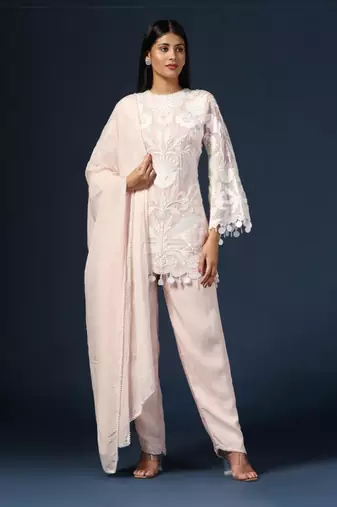Embroidered pink kurta set