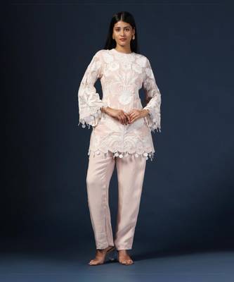Embroidered pink kurta set 5