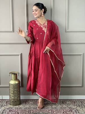 Red embroidered viscose  salwar kameez set 2