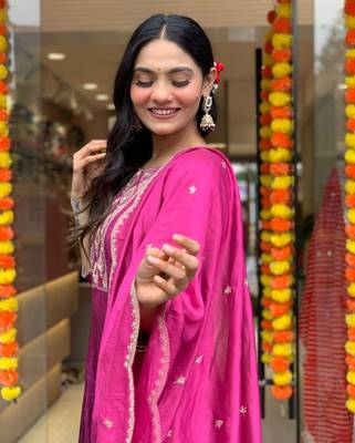 Pink embroidered with intricate gold or zari chiffon kurta dupatta 4