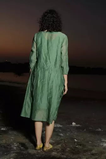 Green maku dress