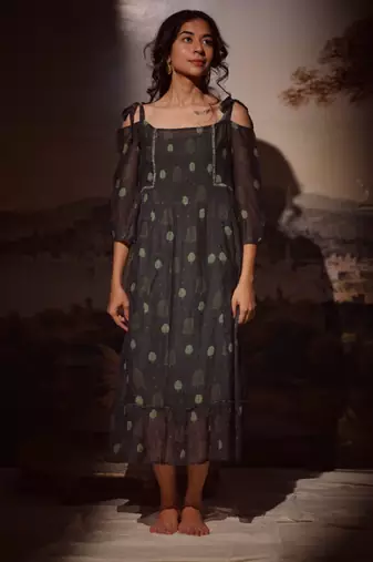 Miniature shoulder tie dress
