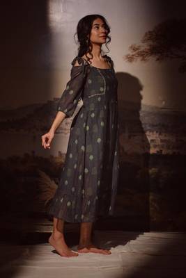 Miniature shoulder tie dress 3