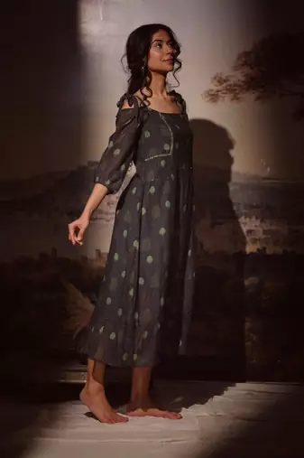 Miniature shoulder tie dress
