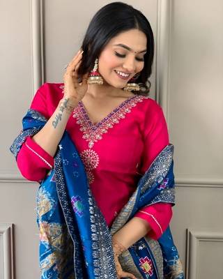 Pink embroidered viscose  salwar kameez set 2