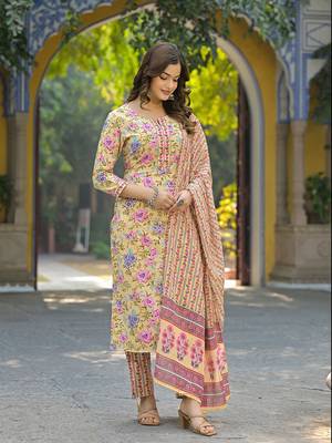 Women yellow rayon blend floral printed straight kurta trousers with dupatta 3