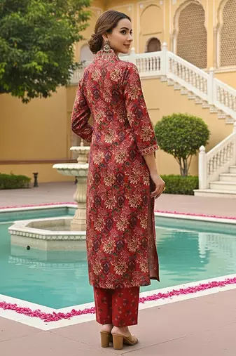 Women red rayon blend floral printed straight kurta trousers with dupatta