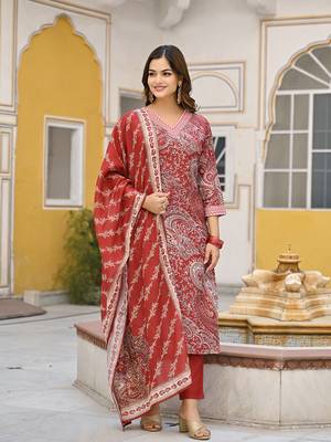 Red Straight Kurta Trousers with Dupatta 3