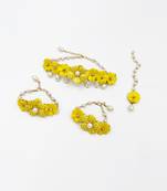 Sadabahar floral set of necklace, 2 bracelets & maang teeka- yellow, gold