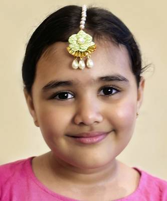 Set of 2 floral gota & kundan maang teekas- light green,gold 3