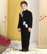 Flattened thread embroidery flower pattern