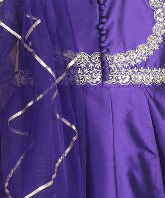 Zari n seqeunce work on yoke with gotta detailing 2