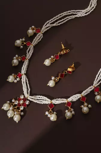 Red gold kundan necklace set