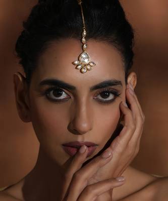 Gold kundan maang tikka 2