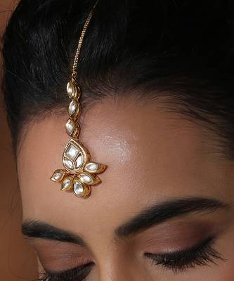Gold kundan maang tikka 4