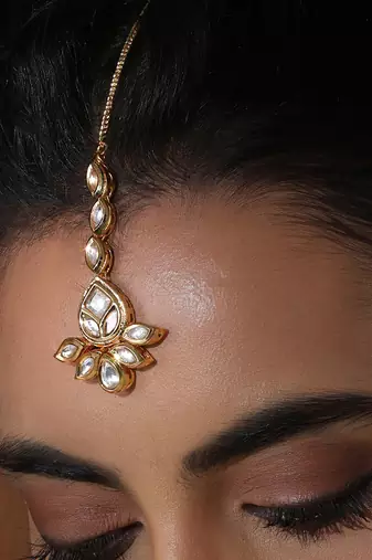 Gold kundan maang tikka