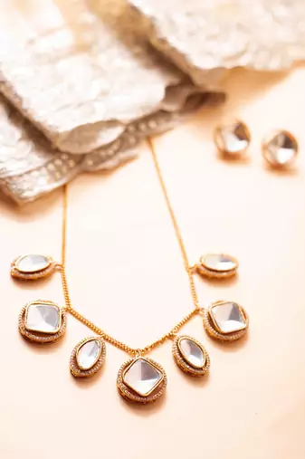 Delicate transparent kundan stone necklace with small pendant & matching earrings