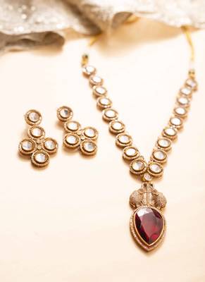 Kundan necklace with red leaf-shaped stone pendant and elephant motif 2