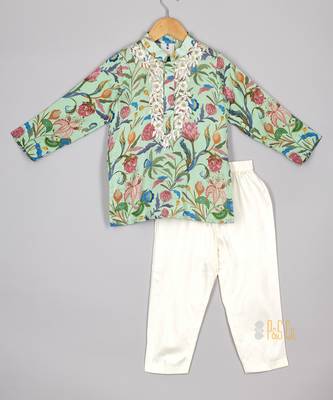 Green floral printed kurta pyjama 1