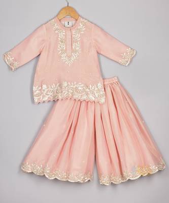 Pink zari and pearl embroidered kurta and flare pant set 1