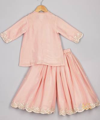 Pink zari and pearl embroidered kurta and flare pant set 2