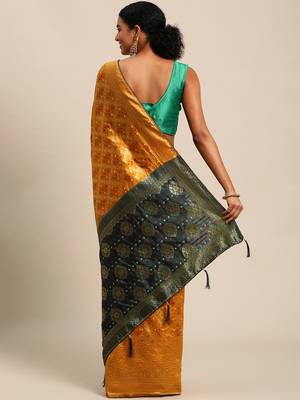 Yellow jacquard cotton silk blend banarasi bandhani Saree 5
