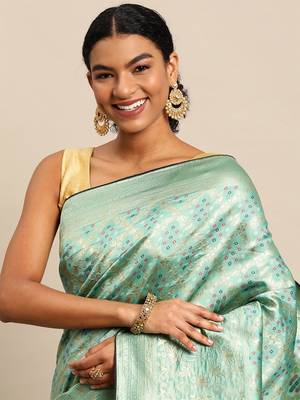 Pista green jacquard cotton silk blend banarasi bandhani saree 2