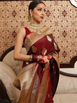 Maroon woven kanjeevaram jacquard silk blend saree with blouse piece 3