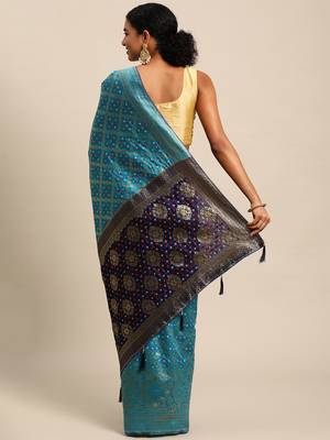 Firozi jacquard cotton silk blend banarasi bandhani saree 4