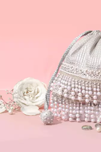Sia pearl silver potli