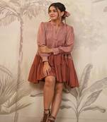 Rose pink
tiered dress