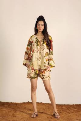 Beige and multicolor casual wear mini shorts 1