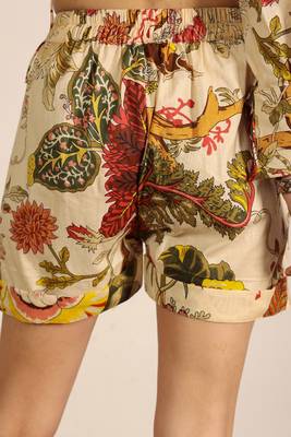 Beige and multicolor casual wear mini shorts 4