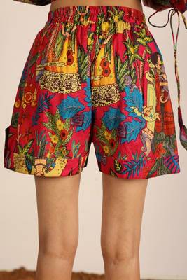 Red and multicolor printed casual half belt  mini shorts 5