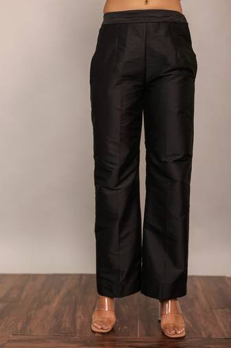 Black solid pant with belt in back
