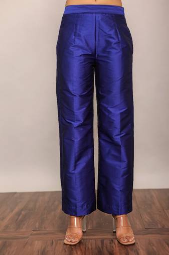 Black solid pant with belt in back