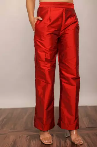 Maroon red solid pant with belt in back