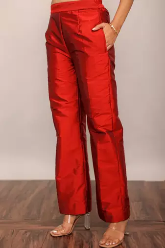 Maroon red solid pant with belt in back