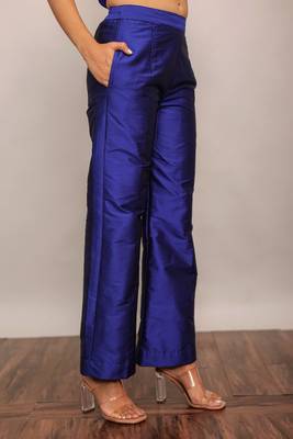Black solid pant with belt in back 3