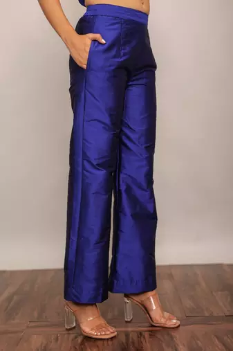 Black solid pant with belt in back