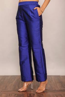 Black solid pant with belt in back 4