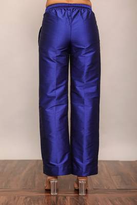 Black solid pant with belt in back 5